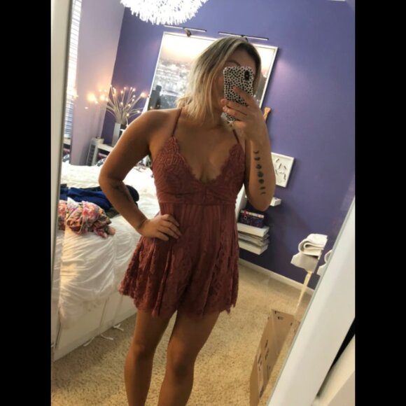 Lulu Dusty Rose Lace Romper with sexy tie back (fits like small / medium) - Picture 6 of 6